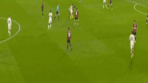 西甲射手榜竞争激烈：莱万领先23球，姆巴佩紧追其后仅一球之差